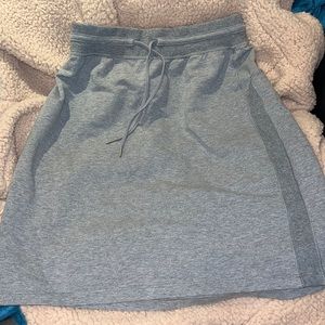 Lululemon skirt with adjustable waist - brand new size 4